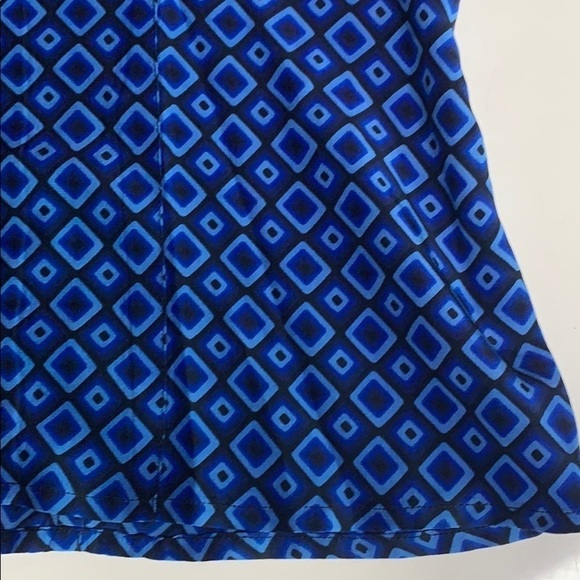 Petite Sophisticate Silk V Neck button down blouse blue aop print - Picture 2 of 6
